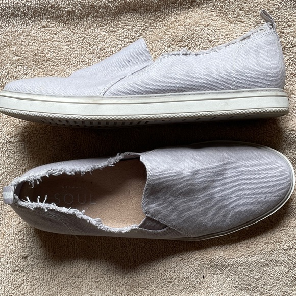 SOUL Naturalizer 8.5 Women's Gray Slip-On Flats - Picture 1 of 8